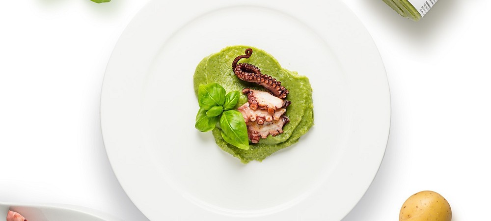 Mashed potatoes and Pesto with roasted octopus
