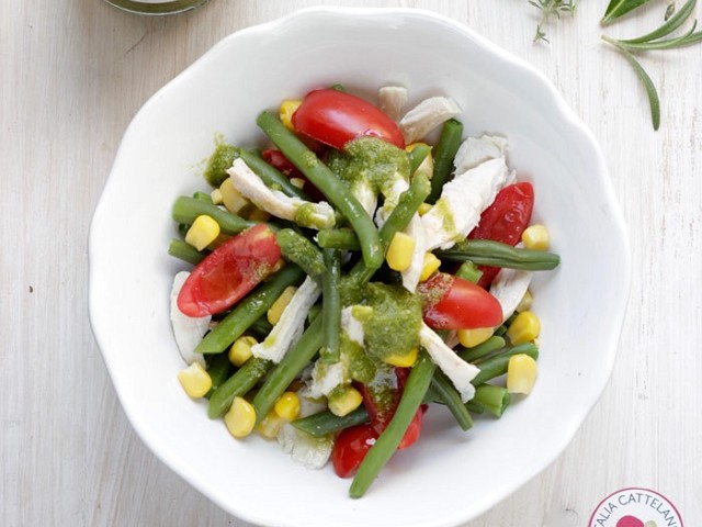 Insalata di pollo al vapore con Pesto di Pra’
