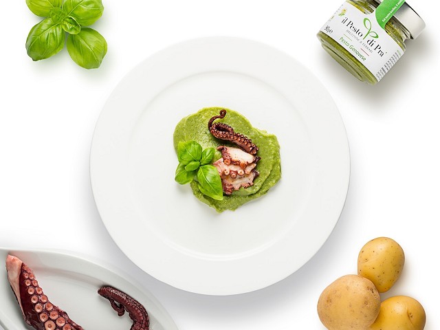 Purè di patate e pesto con polpo rosticciato