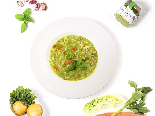 Minestrone di riso al pesto