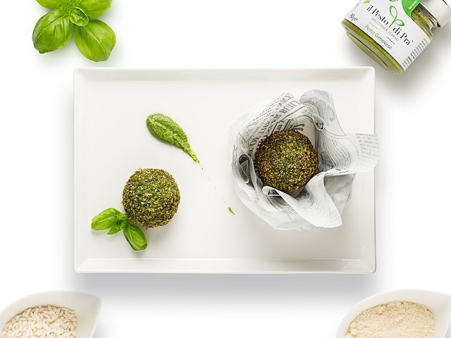 Fried rice balls with Pesto, small mozzarella and