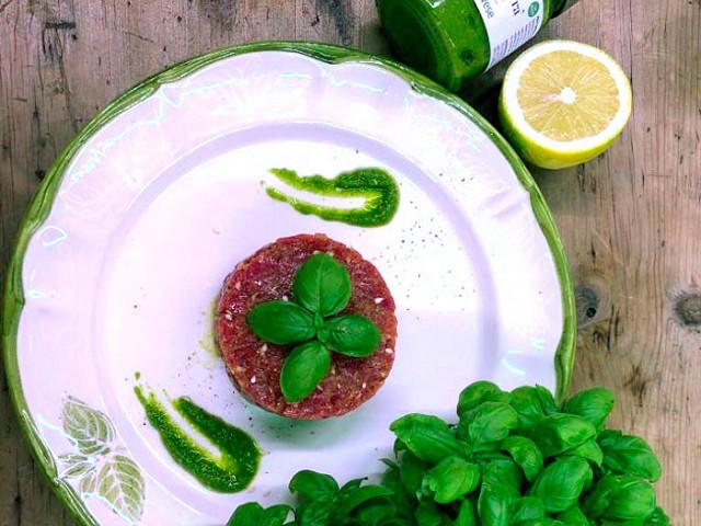 Tartare di carne con emulsione al Pesto di Pra’