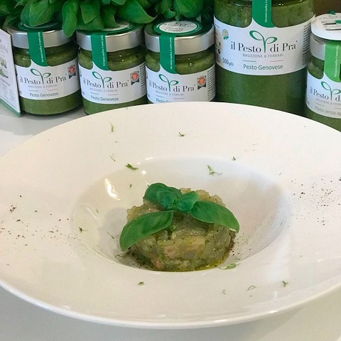 Prawn tartare with pesto, lime and ginger sauce