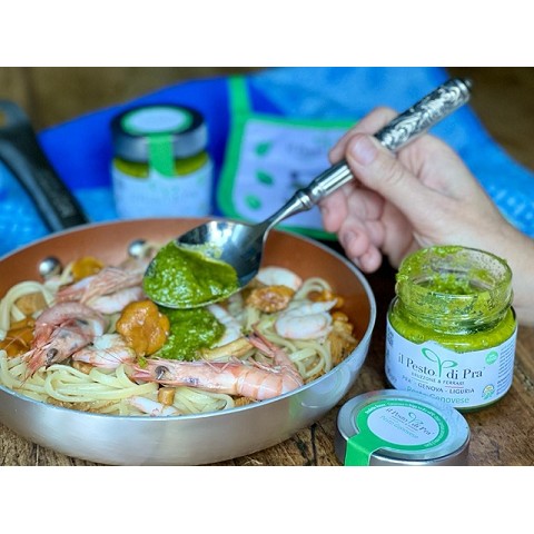 Trenette condite con gamberi, funghi galletti e il Pesto di Pra’