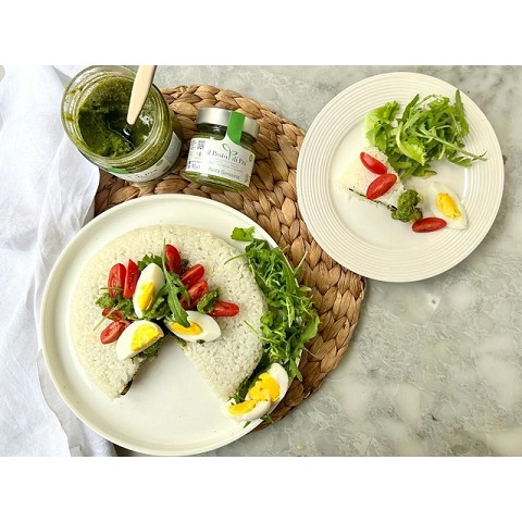 Torta fredda di riso con verdure e pesto